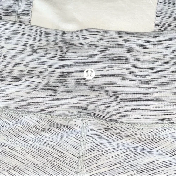 Lululemon Wunder Under Leggings 25” - Picture 2 of 3